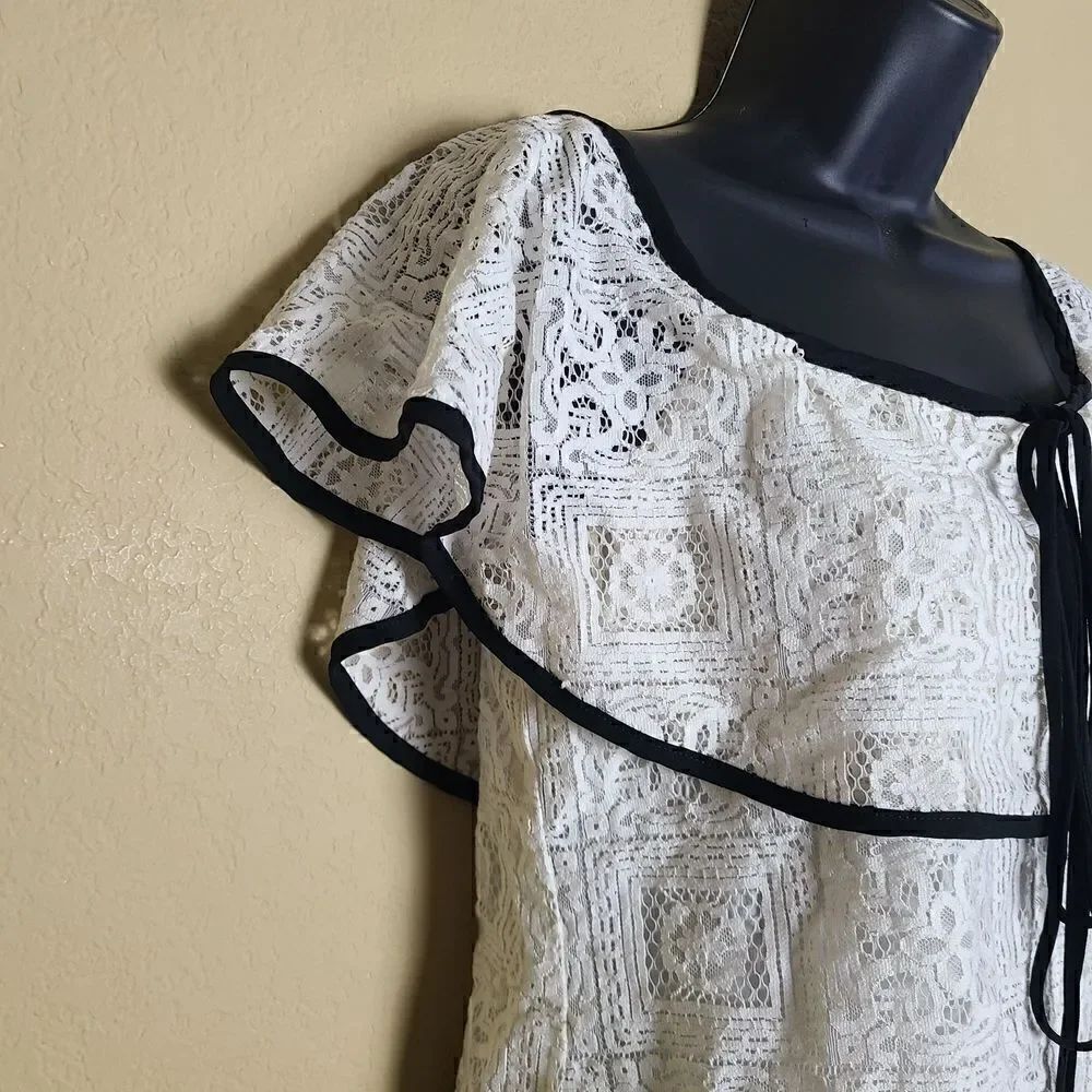 Wayf Lace Top   - Picture 3 of 9